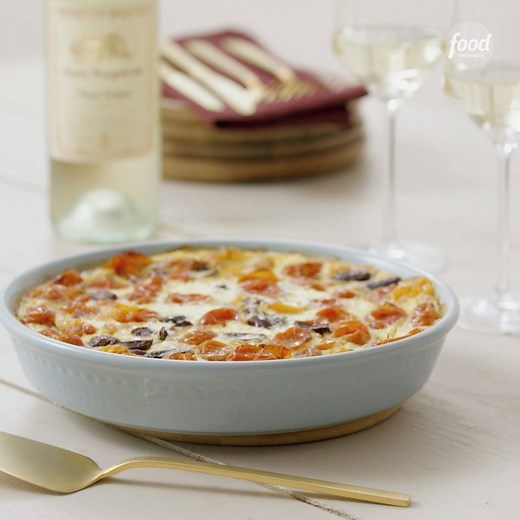 1.2M views · 6.5K reactions | Skip a homemade crust and bake this easy crustless quiche with a layer of cheesy breadcrumbs! Then, pair it with a glass of Pinot Grigio  Get the recipe: https://foodtv.com/3kKVsf6 | Food Network | Facebook