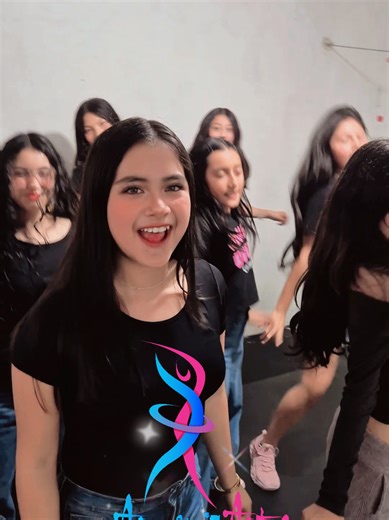 ✨🌸 Mujer Armonizarte 🌸✨ Mujer que danza, que inspira, que crea… madre, alumna, artista. Hoy celebramos tu fuerza y tu arte, alma que vibra en Armonizarte. 💜 ¡Feliz Día de la Mujer! 🌷💃 Sigamos creciendo y danzando juntas. ✨