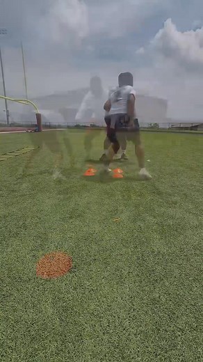 Focused on reacting to the block basic fundamentals #fypシ゚viral #football #princetontx | Trained2GoFitness