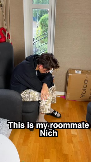 Zhong's Girlfriend Reacts to Surprise Gift