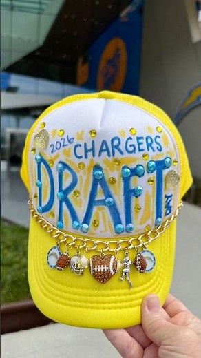 Custom hat with painted markers and charm chain! Easy DIY trucker hat for game day! #gameday #crafts
