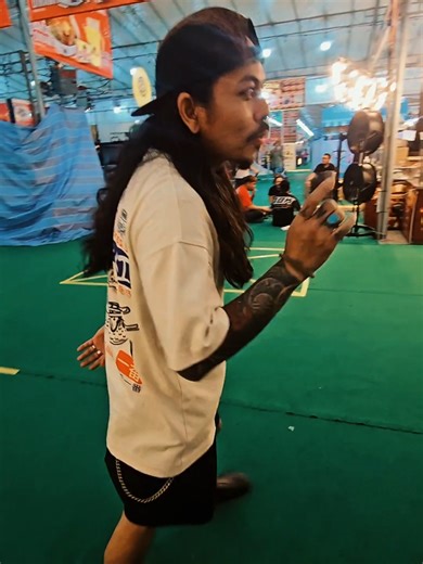 Lagu kene rilek. Aku sampai pening gaang!!