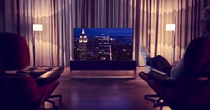 16K views · 62 reactions | Atklāj savas viesistabas potenciālu ar LG SIGNATURE OLED TV R bezgalīgajām iespējām. Iepazīsties ar Rollable TV ekrānu, kuru pēc vēlmes ir iespējams palielināt un samazināt. | LG Global | Facebook