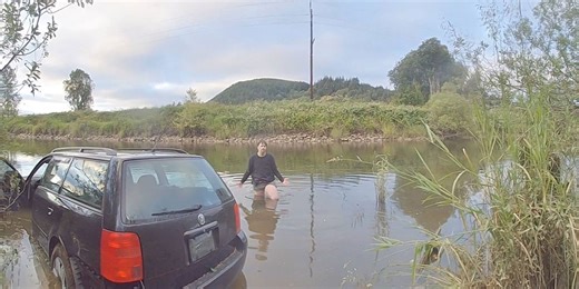 Police: Suspect in high-speed chase tries to avoid arrest by swimming into Columbia River