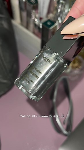 Shimmering Silver Lip Oil Accessories for a Glamorous Look