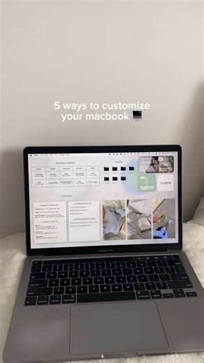 stefania on Instagram: "5 ways to customize your MacBook💻🌸 1. Add a weekly schedule to your wallpaper🗓️ 2. Add sticky notes as to-do lists (I used an app called Stickies)✏️ 3. Change the font & colours of the sticky notes 🎨 4. Change folder icons/colours 📁 5. Add widgets!!✨ Desktop wallpaper template is in my Etsy shop (link in bio)🤍"