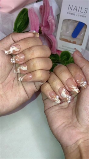 So pretty and dami pang designs perpuuuk kapag may biglaang lakad or event & as someone na hindi makapag commit sa long nails goods siya kasi pwede ikabit and tanggalin anytime. Pls bear with me if di maayos lagay ko kasi hindi pa ako sanay hahaha but slay talaga ang nails na to #nailextension #fakenails #fakenailset #nailset #nailsets #pressons #pressonnail #nails #nails💅 #tiktokmademebuyit #tiktokfinds #affordable #girlypop #foryou