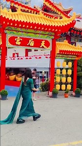 মালেশিয়া। শাড়ি: Pop's Collection's