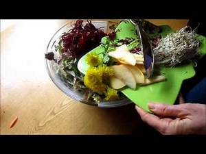 How to Make Detox Salad