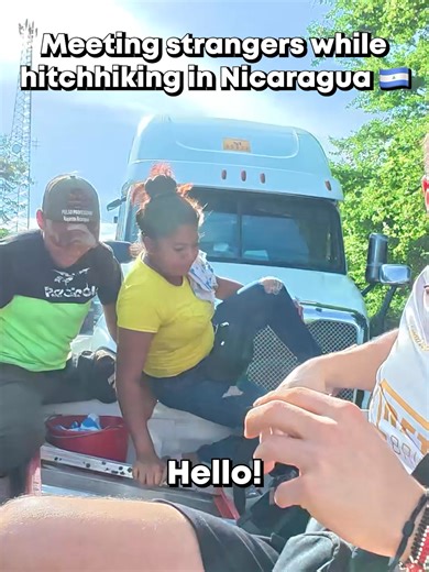 Meeting strangers while hitchhiking in Nicaragua 🇳🇮 #nicaragua #travel