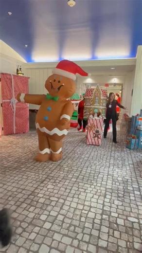 It's the most wonderful time of the year and one of the best parts is the annual community Christmas Parade🎄✨️. We love seeing the holiday cheer in the staff and resident's faces!🥰 *We do not own the rights to the music used in this video. #parade #communitylove #christmastime | Masonic Homes Kentucky