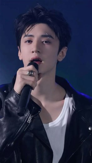 陈哲远官方后援会 Chen Zheyuan Official Fanclub on Instagram: "🎸 【 Rapper｜Chen Zheyuan 】 Bass drops. Style explodes. Let’s make some noise!! 🔥 ………………… #chenzheyuan #陈哲远 #1间工作室 #♾ #1封记事 #陈哲远抖音 #tiktok #bandlife #concertvibes"