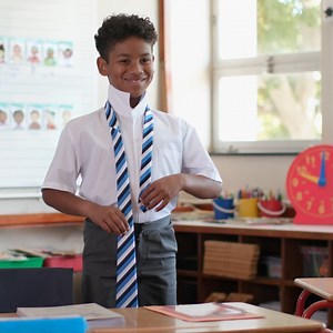 Can your kids tie their own tie yet? 👔 Or do you still help them? 1.Place your tie around your neck. 2.Cross the wide end of the tie over the skinny end. 3.Cross the wide end over the skinny end one more time. 4.Hold the knot steady and slip the wide end down through the knot. 5. Centre the dimple and tighten your tie. Share your tips and advice for other parents in the comments below!👇 #tieyourtiewithPEP | PEP