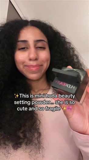 Huda Beauty Mini Setting Powder Review — Cute, Fragile Finish