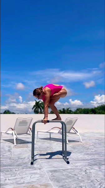 How to yoga crow pose & flying splits on parallel bars. Strength balance and flexibility #shorts