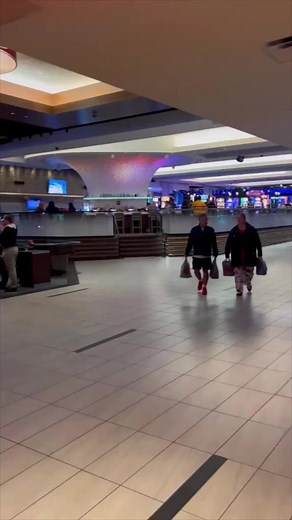 This is my series where I book a standard room at every hotel in Las Vegas and show you everything you need to know. I’m inspecting mattresses, cleanliness, looking for bed bugs, testing water pressure and smells. No influencer trickery or arranged visits, this is a look at what you can expect at each resort. Next is The Linq. I booked the most basic King Room but was offered a $30 upgrade to a suite. I took it because it seemed like a deal and I couldn’t book this suite this inexpensively. I am