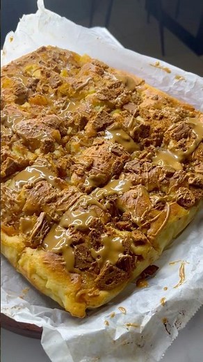 GÂTEAU MOELLEUX AUX POMMES CARAMÉLISÉES