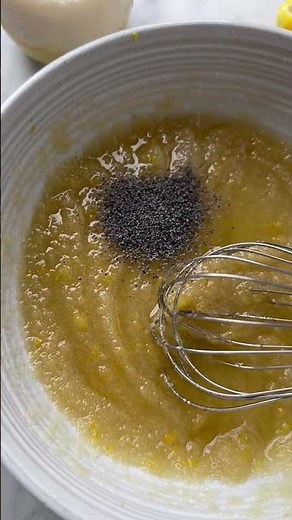 Small Batch Vegan Lemon Poppy Seed Cupcakes with Lemon Curd #lemon #veganbaking #vegancupcakes