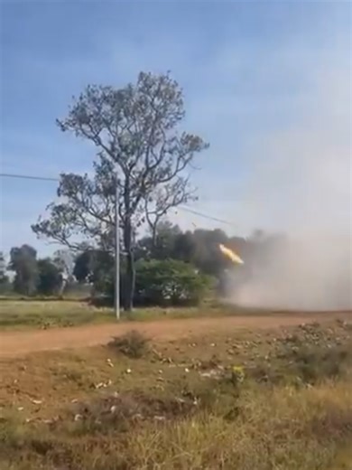 ด่วน! ทหารกัมพูชาระดมยิงจรวดหลายลำกล้อง BM-21 ไปยังพื้นที่ช่องอานม้า อ.นํ้ายืน จ.อุบลราชธานี