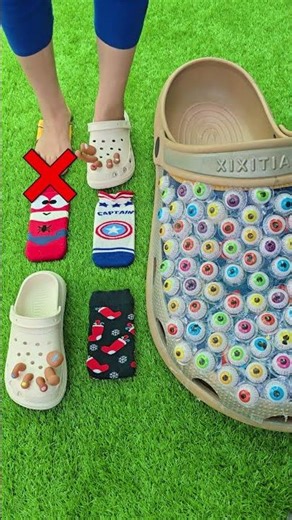 Super cool giant eye slippers 🦶👀🦶Toe sandals 🦵🏻🦵🏻 #love #trending #slippers