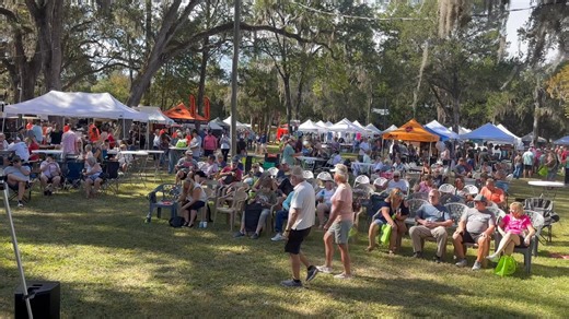 Great weather and cold make an even more special day at the 50th Anniversary Homosassa Arts,Crafts & Seafood Festival. Great time to relax while the bands are on Break! #hookedonhomosassa | Hooked On Homosassa Springs