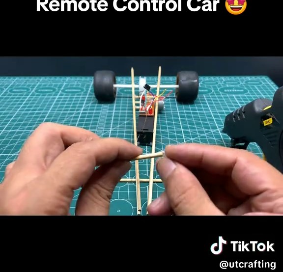 DIY Remote Control Car with Coca Cola Cans