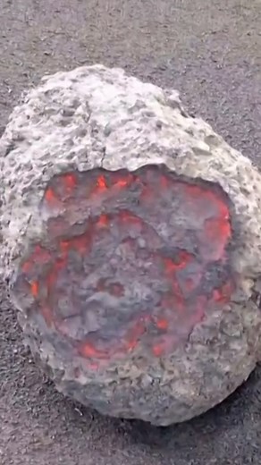 Watch: A red hot lava bomb is hurled from the active volcano at La Palma. | DW News