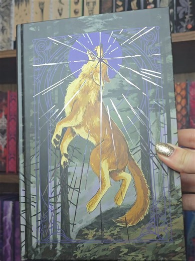 genuinely such a stunning special edition, but the story didn't live up to the design. a real 'don't judge a book by its cover' moment! Lilac Library edition of: 📚: Bitten 🖊: Jordan Stephanie Gray #bitten #jordanstephaniegray #lilaclibrary #lilaclibrarys #specialeditionbook