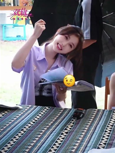 Zhaozhao's affection for Mumu is hidden in his eyes. #SPEEDANDLOVE #YuShuxin #HeYu #双轨 #虞书欣 #何与