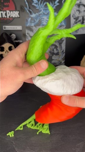 The Grinch Hand with Ornament #3dprinting #snapmakerxmas #grinch #3dprinter