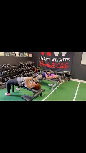 Try this Superset DB Bench Press / DB Tricep Extensions I love Supersets! They are an awesome way to get results, save time & have fun in your training. Give this one a try: A1. DB Bench Press x 10 A2. DB Tricep Extensions x 10 Use heavier DB’s for the Bench Press & lighter DB’s for the Tricep Extensions. Well done ladies! @coachrobertking | Women Who Lift Weights