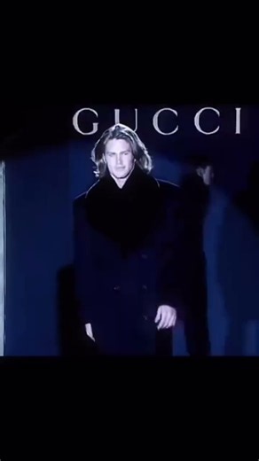 Jason Lewis at Gucci Fall 1995: A Defining 90s Runway Moment