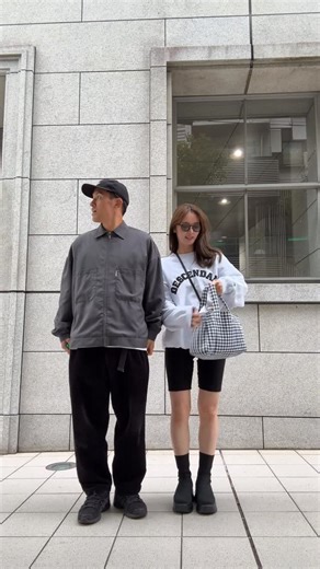 sayako. on Instagram: "久々の夫婦コーデ🙌🏼🖤 @sysysysy_0623 👨🏽 outer @cootieproductions inner @wtaps_tokyo pants @dcdt_2014 👱🏻‍♀️ tops @dcdt_2014 biker pants @canaljean mini bag @hermes bag @clastellar.official #夫婦コーデ #モノトーンコーデ #京都暮らし #女の子ママ"