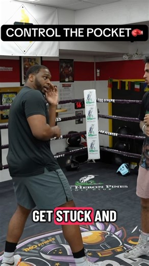 How to Fight on the Inside (Beginner Mistake Breakdown) #boxing #boxingtraining