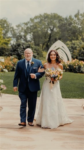 Green Bay Botanical Garden Weddings on Instagram: "A July wedding full of sunshine, vibrant blooms, and endless smiles! 🌸💛 Surrounded by the colorful beauty of Lusthaus, these two celebrated their love in the perfect summer setting. Every moment radiated joy, laughter, and pure happiness. ✨ ⁠ ⁠ Photographer: S.loop Studio⁠ ⁠ #WeddingFlorals #GreenBayBotanicalGarden #KaftanLusthaus"