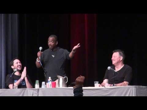 Levar Burton singing Reading Rainbow at Phx Comicon