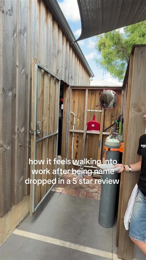 Come to bobby’s for 5 star burgers 🤩 📍busselton #restaurant #bobbys #work #burgers #salad