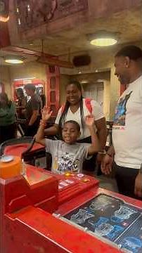 Droid Depot Adventure: Jru Builds His Own Chopper at Disneyland