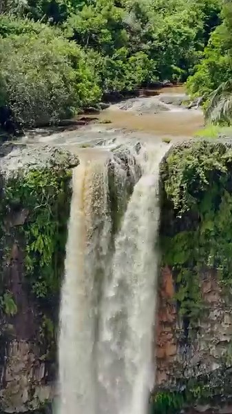 47K views · 222 reactions | Can you believe how far you can zoom with the iPhone 15 Pro Max? Follow us for iPhone camera tips!#iphone15promax #iphonecamera #iphonevideo #travelvideo #travelvideography | iPhone Photography School | Facebook