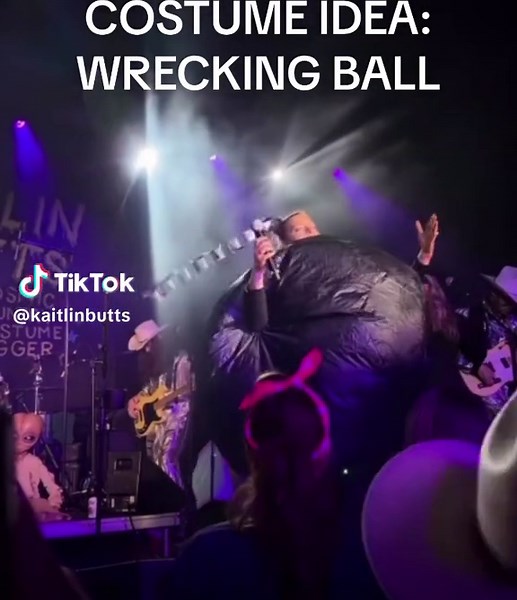 It’s duct tape chain for me @Miley Cyrus