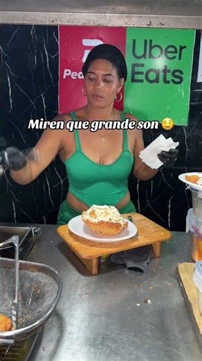 The biggest and tastiest empanadas #dlucyempanadas