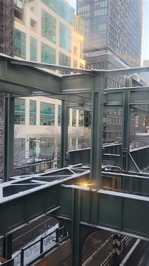 Descending under the East River on the N train in Long Island City #mta