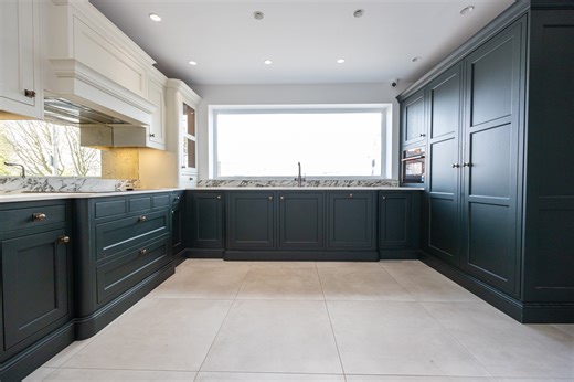 Ex Display UForm Belgravia Deep Forest & Porcelain Kitchen Peninsula - 3833437 | Used Kitchen Hub