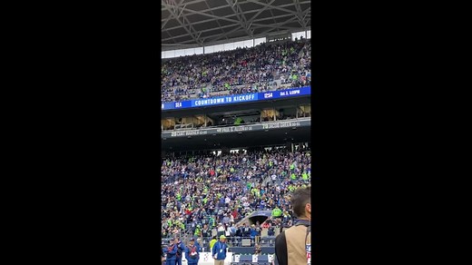 Paul Allen inducted into Seahawks' Ring of Honor