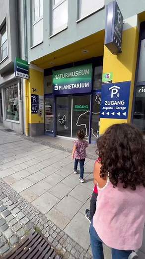 Sternenabenteuer im Planetarium Augsburg für Familien