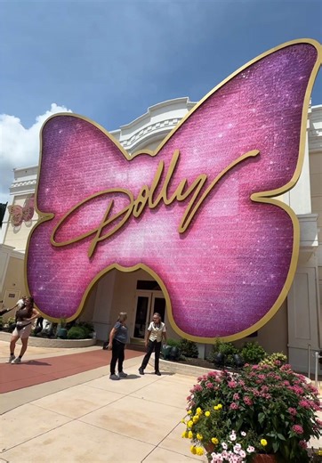 Exploring Dollywood: A Day of Fun and Food