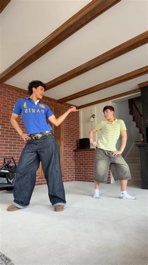 New danceee dc: meeeeee tag me if u try!!!!@Liam Parlet @Bruno Mars Official #viraltiktok #blowthisup #fyp #ootd #viral