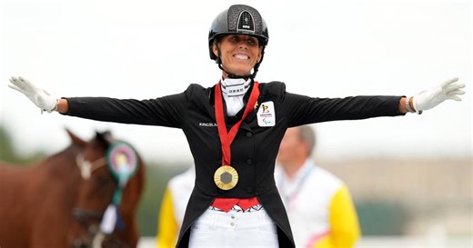 In rolstoel beland na ongeval met paard, maar nu zevenvoudig gouden amazone: wie is paralympisch kampioen Michèle George (50)?