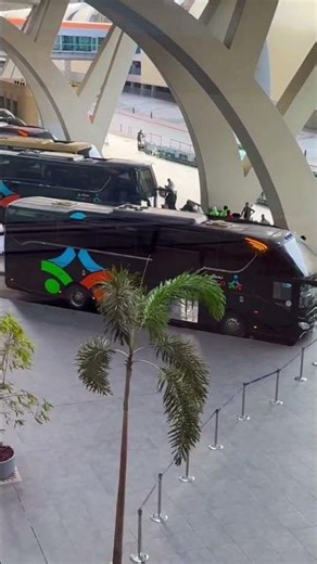 😱 Moments Hajj Pilgrims Arrive at Jeddah Airport Bus Parking Area for an Unforgettable Journey 🕋