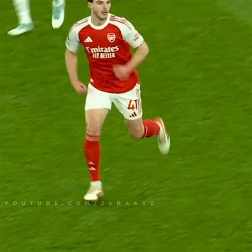 Kills me how Arsenal fans eat it up every single time he does something performative